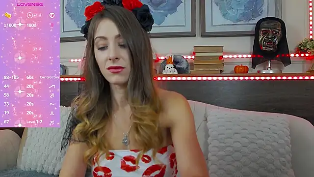 Snapshot of MuseDollX chatting on October 28, 8:11 pm MuseDollX online show from October 28, 8:11 pm