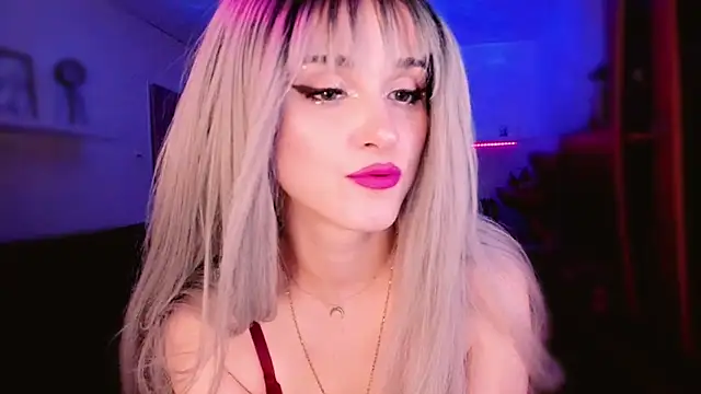 Snapshot of MistressJolie chatting on May 5, 3:36 am MistressJolie online show from May 5, 3:36 am