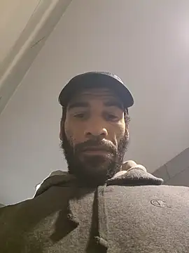 Snapshot of GuyInNY chatting on November 29, 3:31 am GuyInNY online show from November 29, 3:31 am