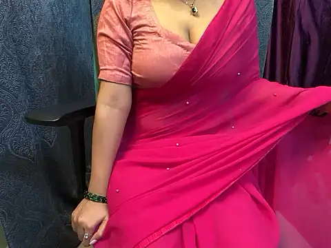 Snapshot of YoursSuku chatting on October 2, 6:15 pm YoursSuku online show from October 2, 6:15 pm