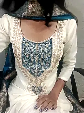 Daizy Shah online show from May 8, 11:21 pm