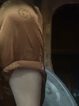 Snapshot of Lonnina chatting on October 8, 1:25 am Lonnina online show from October 8, 1:25 am