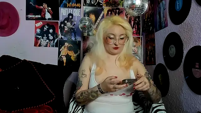 Avril Maria online show from May 19, 6:25 pm