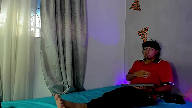 Laura and Kevin online show from November 22, 1:43 pm