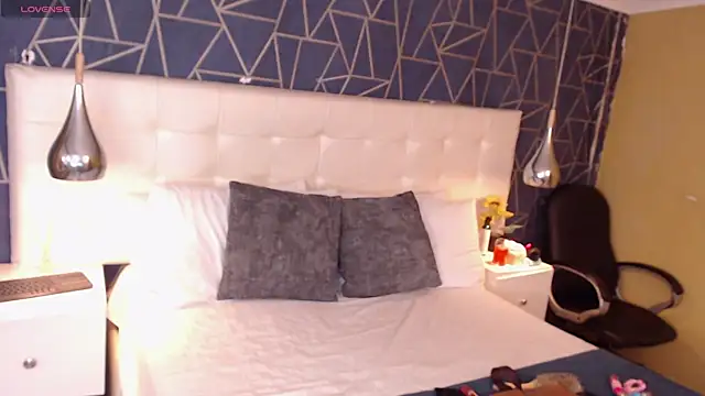 lexiiBoling online show from September 13, 3:17 am