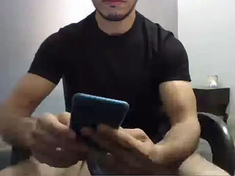 Snapshot of ahmedluxor1 chatting on October 25, 9:28 am ahmedluxor1 online show from October 25, 9:28 am