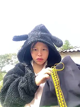 Snapshot of O_o_UwU_o_O chatting on November 16, 2:28 am O o UwU o O online show from November 16, 2:28 am