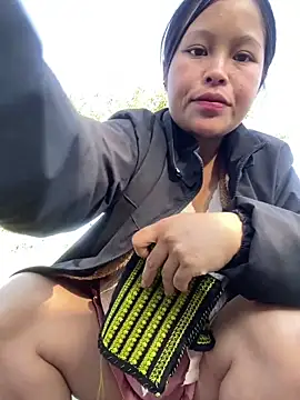 Snapshot of O_o_UwU_o_O chatting on November 28, 7:55 am O o UwU o O online show from November 28, 7:55 am