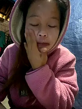 Snapshot of O_o_UwU_o_O chatting on December 20, 1:34 am O o UwU o O online show from December 20, 1:34 am