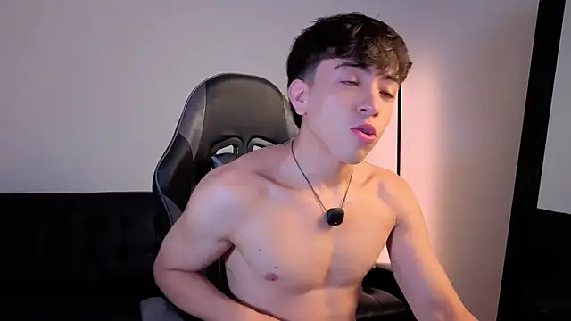 onlinenico online show from March 31, 10:10 pm