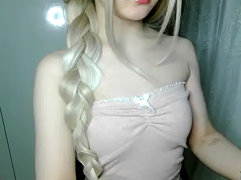 Annabelle-e online show from April 29, 7:09 pm