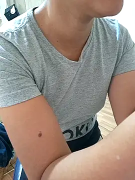 Snapshot of euahotmarii20 chatting on September 29, 4:34 pm euahotmarii20 online show from September 29, 4:34 pm