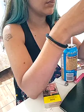 Snapshot of euahotmarii20 chatting on October 13, 5:13 pm euahotmarii20 online show from October 13, 5:13 pm