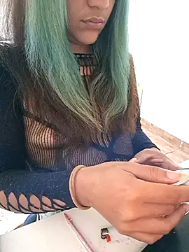 Snapshot of euahotmarii20 chatting on October 18, 2:58 am euahotmarii20 online show from October 18, 2:58 am