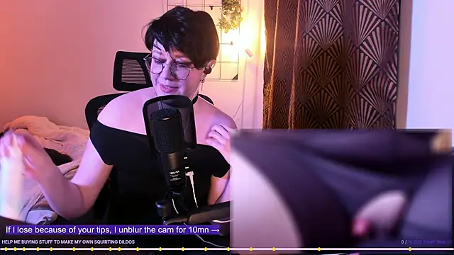 Snapshot of MossPrince chatting on May 5, 7:33 pm MossPrince online show from May 5, 7:33 pm