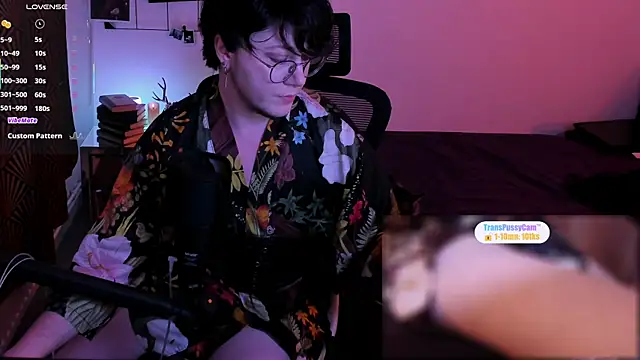 Snapshot of MossPrince chatting on May 21, 7:32 pm MossPrince online show from May 21, 7:32 pm