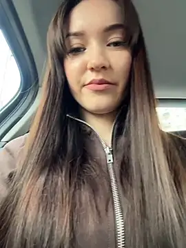 Snapshot of Veliora chatting on April 20, 8:39 am Veliora online show from April 20, 8:39 am