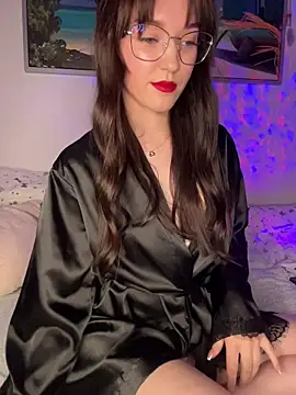 Snapshot of Veliora chatting on May 13, 5:43 pm Veliora online show from May 13, 5:43 pm