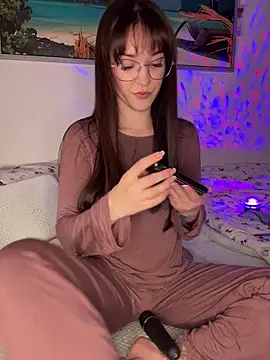 Snapshot of Veliora chatting on May 15, 7:10 pm Veliora online show from May 15, 7:10 pm