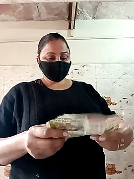 Snapshot of Rakhi_sawant143 chatting on November 24, 3:06 am Rakhi sawant143 online show from November 24, 3:06 am