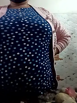 Snapshot of Rakhi_sawant143 chatting on January 16, 2:26 am Rakhi sawant143 online show from January 16, 2:26 am