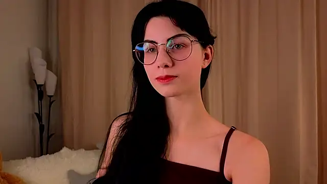 Snapshot of ArlineJanik chatting on October 15, 11:43 am ArlineJanik online show from October 15, 11:43 am