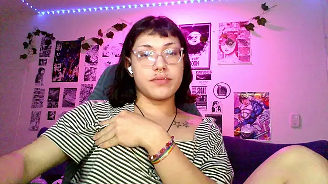 Snapshot of christina_vamp1 chatting on September 13, 8:19 pm christina vamp1 online show from September 13, 8:19 pm