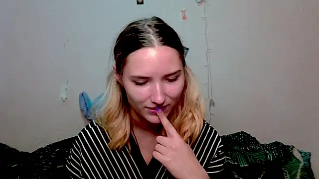  kikiclark   online show from October 15, 8:53 pm