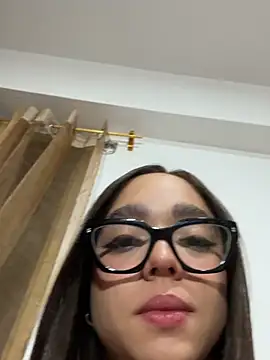 Snapshot of hottiee_melannie chatting on March 5, 4:30 am hottiee melannie online show from March 5, 4:30 am