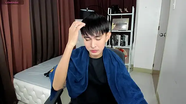 xxxhugecocktwinkxxx online show from October 6, 4:37 pm