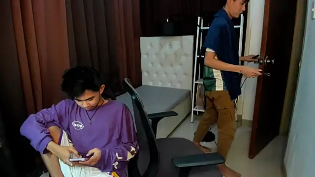 xxxhugecocktwinkxxx online show from October 9, 5:44 pm