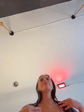 Juanita-Diaz online show from December 20, 8:27 pm