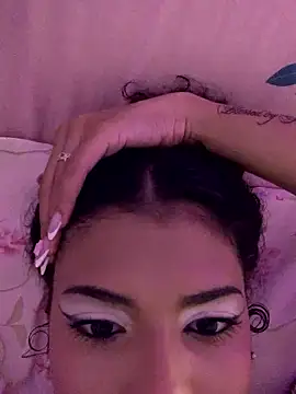 luluzinhax online show from January 18, 4:05 am