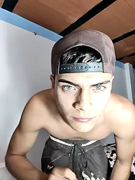 Snapshot of Zeusmagnos chatting on October 31, 2:01 am Zeusmagnos online show from October 31, 2:01 am