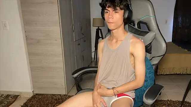 Snapshot of OopsAgain_ chatting on January 13, 5:40 pm OopsAgain online show from January 13, 5:40 pm