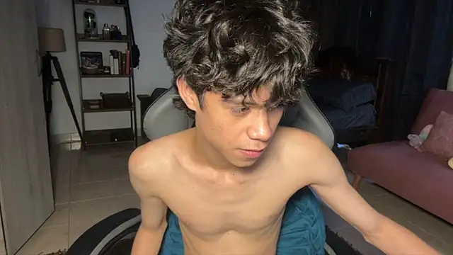 Snapshot of OopsAgain_ chatting on January 18, 7:50 pm OopsAgain online show from January 18, 7:50 pm