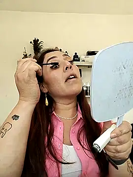 denissebombon online show from February 4, 6:25 pm