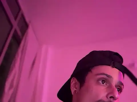 Snapshot of chrisalmeid_ chatting on November 5, 3:28 am chrisalmeid online show from November 5, 3:28 am