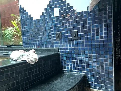 Snapshot of chrisalmeid_ chatting on December 18, 10:54 am chrisalmeid online show from December 18, 10:54 am