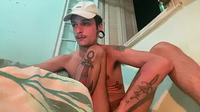 Snapshot of chrisalmeid_ chatting on February 18, 6:53 am chrisalmeid online show from February 18, 6:53 am