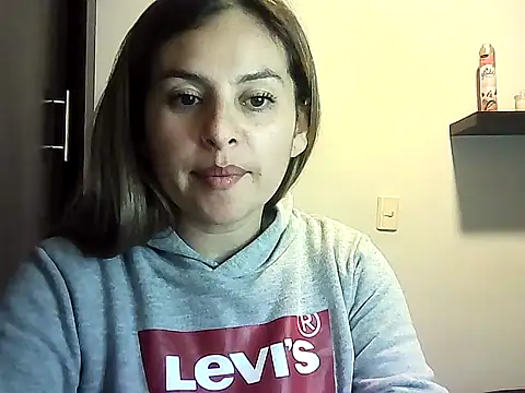 Snapshot of Valery__Rouse_ chatting on April 8, 9:59 pm Valery Rouse online show from April 8, 9:59 pm