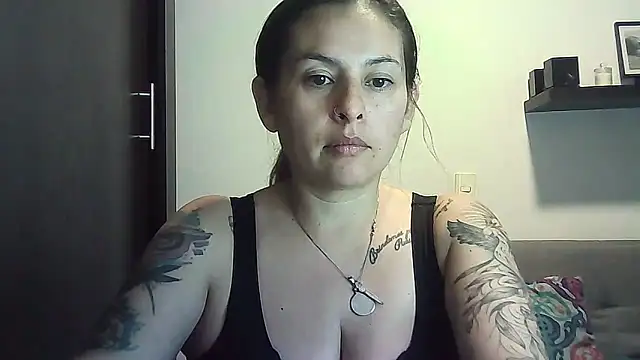 Snapshot of Valery__Rouse_ chatting on April 14, 10:05 pm Valery Rouse online show from April 14, 10:05 pm