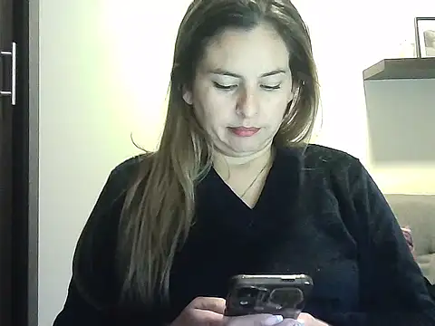 Snapshot of Valery__Rouse_ chatting on April 16, 10:12 pm Valery Rouse online show from April 16, 10:12 pm