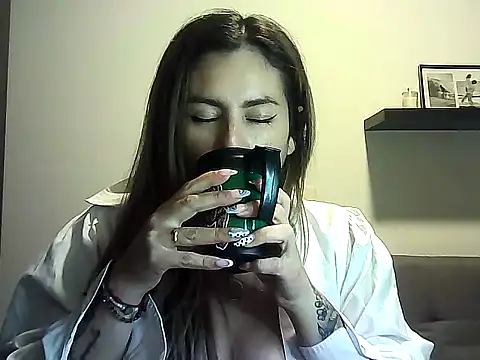 Snapshot of Valery__Rouse_ chatting on April 21, 2:51 am Valery Rouse online show from April 21, 2:51 am