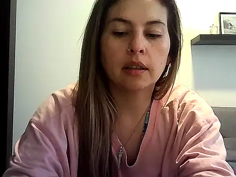 Snapshot of Valery__Rouse_ chatting on April 23, 12:29 pm Valery Rouse online show from April 23, 12:29 pm