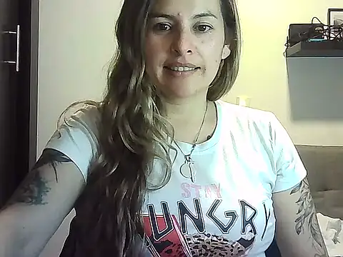 Snapshot of Valery__Rouse_ chatting on April 30, 10:25 pm Valery Rouse online show from April 30, 10:25 pm