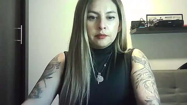 Snapshot of Valery__Rouse_ chatting on May 3, 5:13 am Valery Rouse online show from May 3, 5:13 am