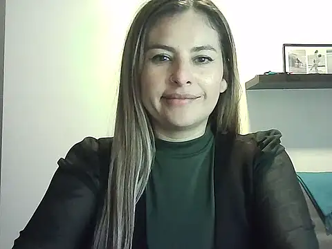Snapshot of Valery__Rouse_ chatting on May 15, 8:16 pm Valery Rouse online show from May 15, 8:16 pm