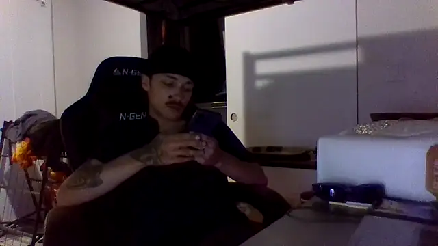 Snapshot of Jbenz420 chatting on June 29, 2:18 am Jbenz420 online show from June 29, 2:18 am