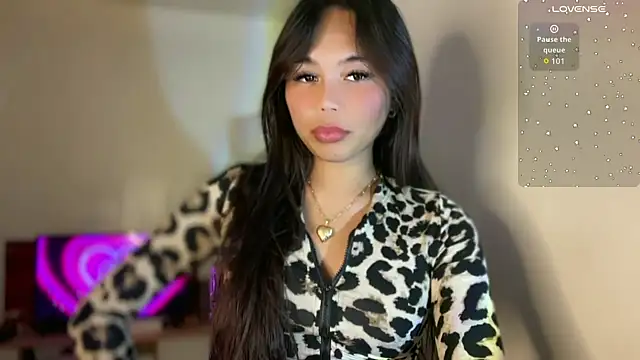 Snapshot of _petitegirlx69_ chatting on January 9, 5:48 pm petitegirlx69 online show from January 9, 5:48 pm
